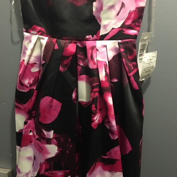 Dress - Picture 4 of 7